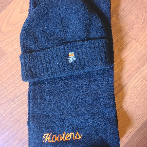 Hooters black unisex scarf and beanie set - Picture 1 of 14